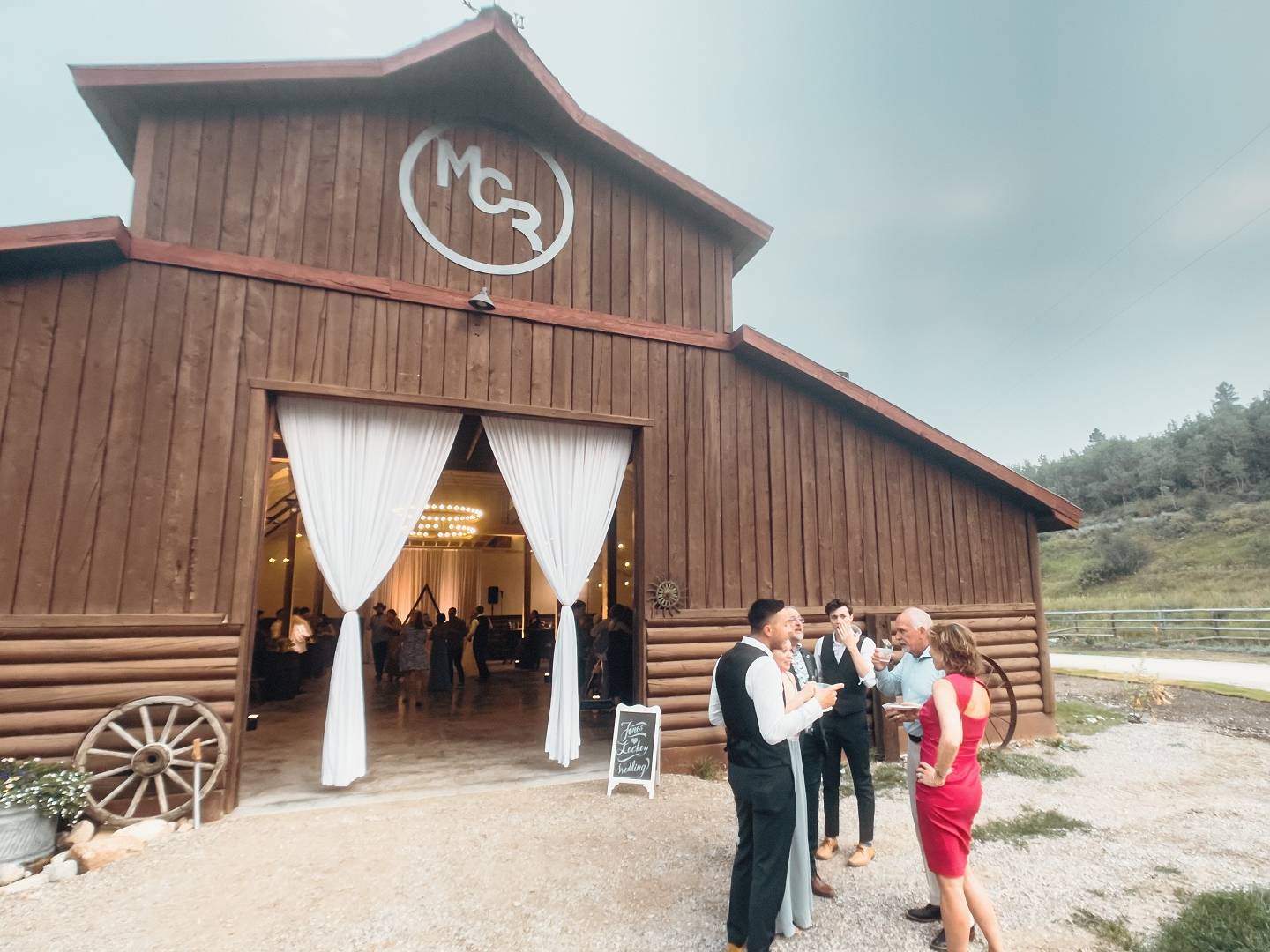 cabins-near-jackson-hole-winter-wedding-winter-facilities-moose-creek-ranch-summer-wedding