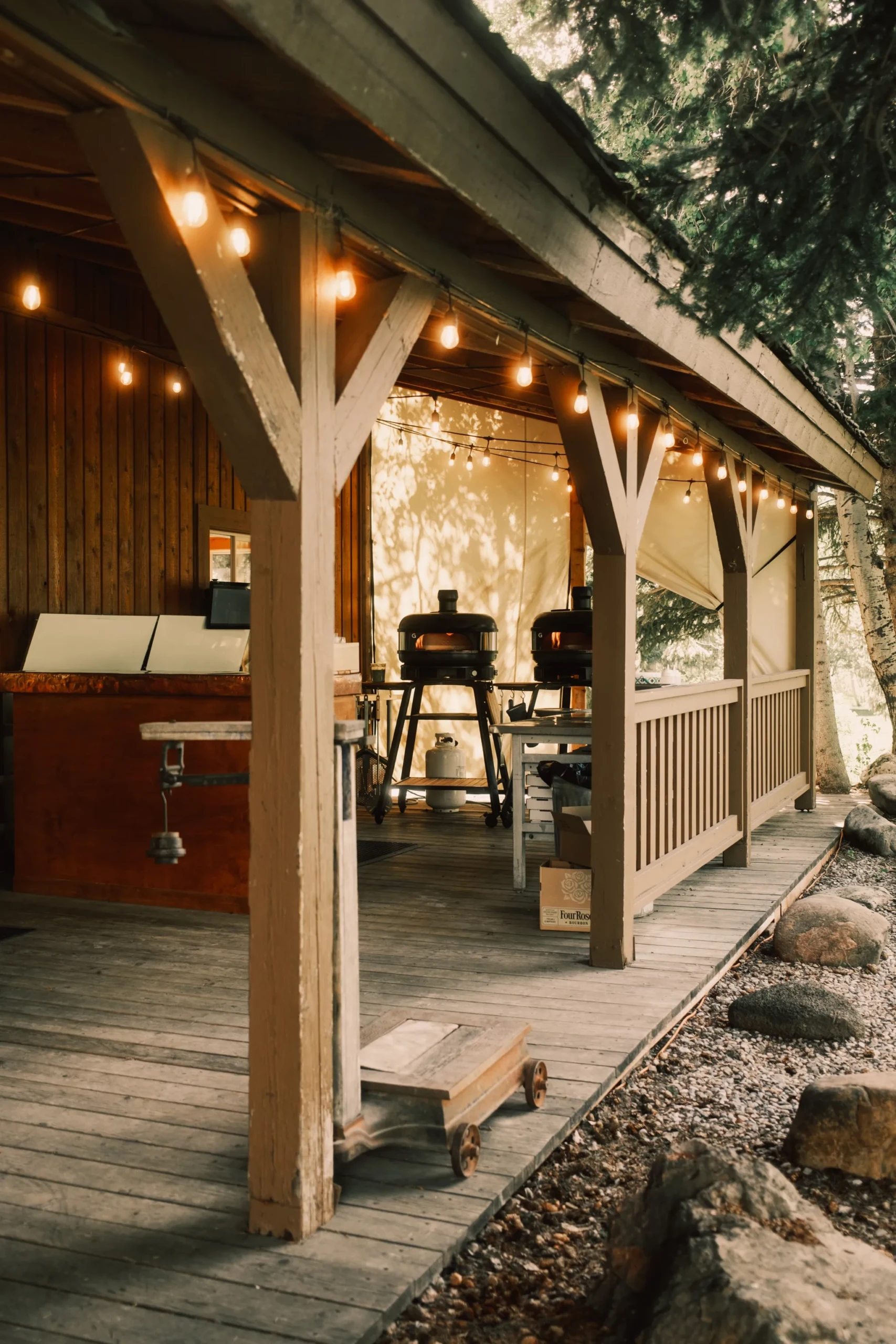 Alfresco dining at Moose Creek Ranch's restaurant